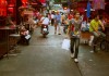 タイで安い売春を利用する日本人と、日本人から金を稼ぐ売春婦。