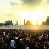 ワット・ポー付近に集まるタイ国民
