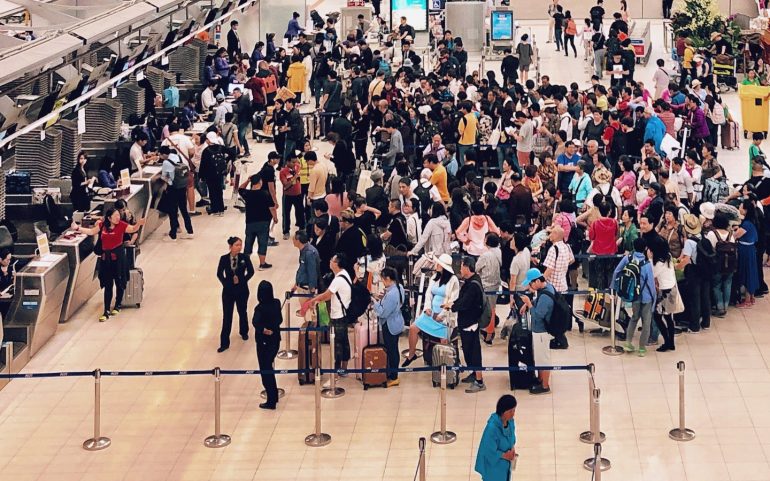 スワンナプーム空港のチェック員カウンター