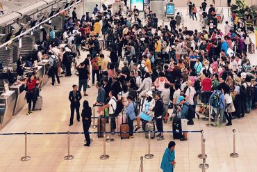 スワンナプーム空港のチェック員カウンター